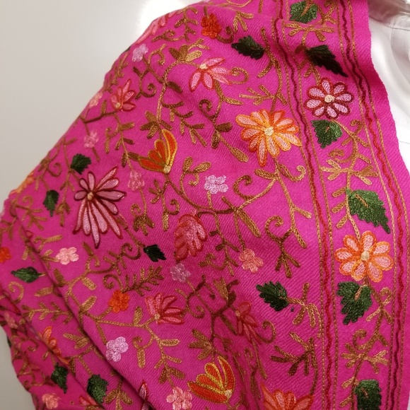 Magenta Embroidered Kashmir 100% Wool Scarf poncho - Picture 3 of 5